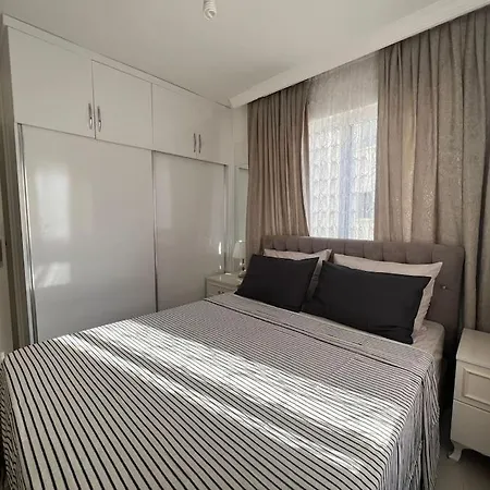 Modern 2-bedroom /w Patio At Center Appartamento