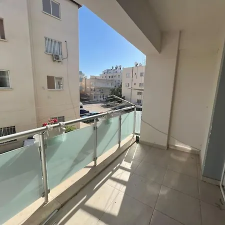 Modern 2-bedroom /w Patio At Center Appartamento